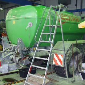Reparatur von Güllefässern, Polyesterbehälterreparatur
