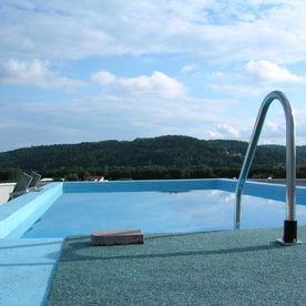 Poolauskleidung